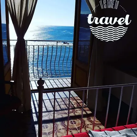 Il Molo Sul Lungomare Bed and Breakfast 3*