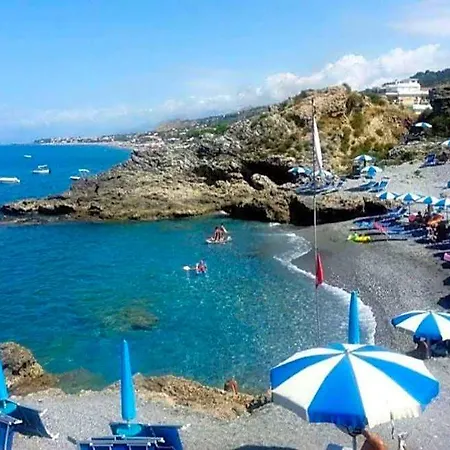 Il Molo Sul Lungomare Bed and Breakfast 3*